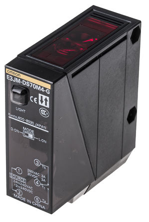 Sensor Fotoeléctrico, Sistema Difuso, LED Infrarrojo, Alcance 700 mm, Cuerpo Rectangular, Salida Relé
