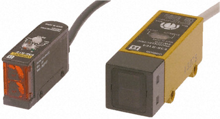 Sensor Fotoeléctrico Retrorreflexivo, LED Infrarrojo, Alcance 1 m, Cuerpo Rectangular, Salida PNP, Precableado, IP67